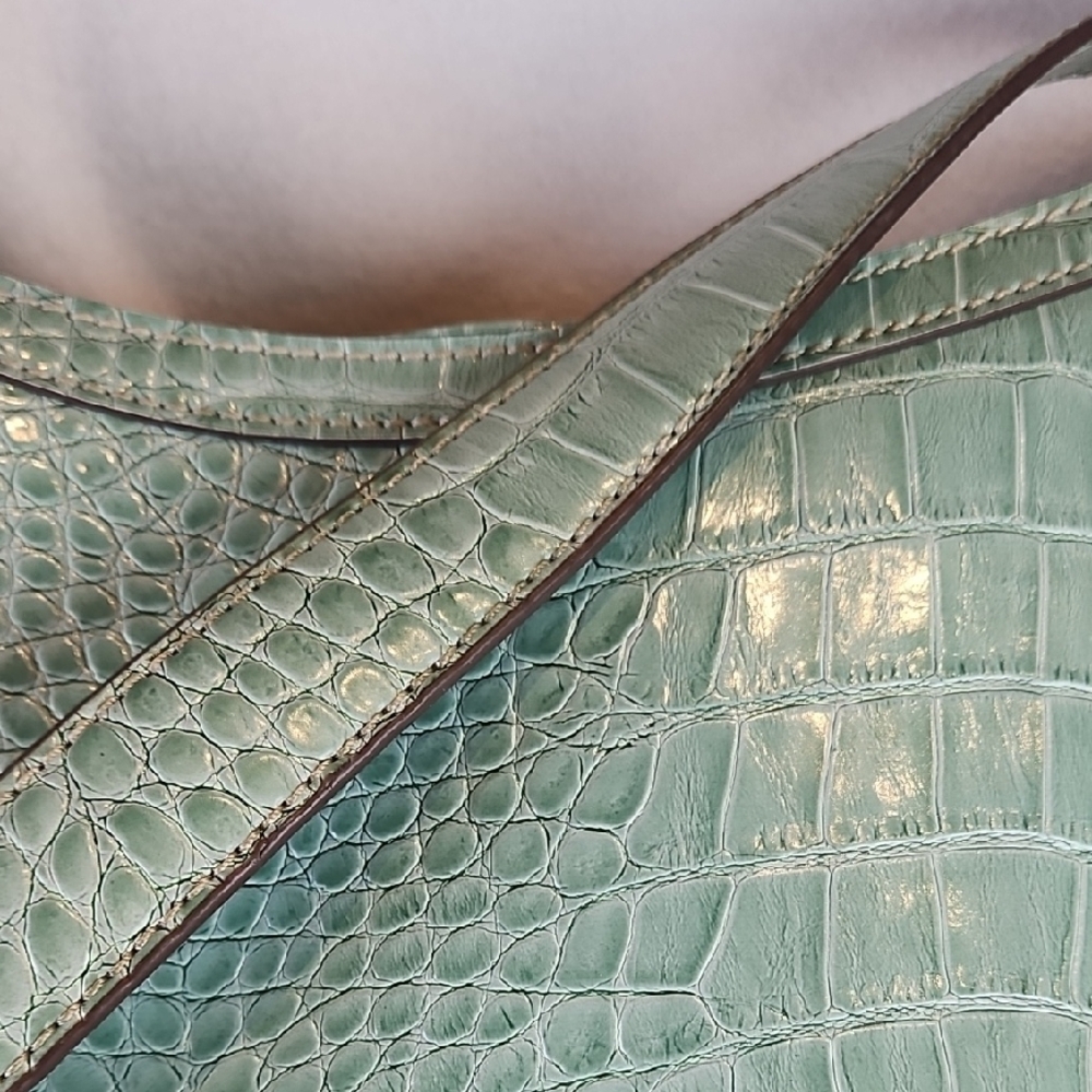 Chic Mint Green Crocodile-Embossed Shoulder Bag CLEARANCE - Picture 2 of 8